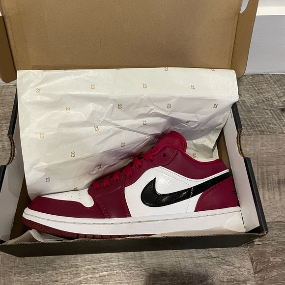 Nike Men’s Air Jordan Retro 1 Low Noble Red White Black 553558-604 Size 10 - Picture 5 of 10